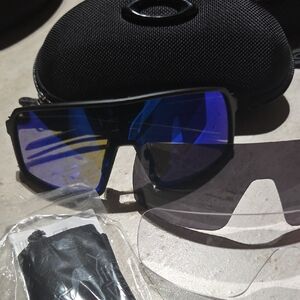 Oakley Men's Prizm Black and Blue Sunglasses 3 Lens